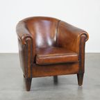 Cognac-kleurige En Comfortabele Vintage Schapenleren Clubfauteuil Met Een Royale Zit thumbnail 3