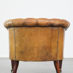 Antieke, Karakteristieke Schapenleren Chesterfield Clubfauteuil Op Wieltjes thumbnail 5