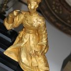 Antiek Bronzen Beeldje Op Een Houten Sokkel. thumbnail 2