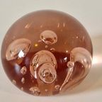 Vintage Paperweight Zalmkleurige Bubble Presse Papier thumbnail 5