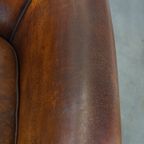 Cognac-Kleurige En Comfortabele Vintage Schapenleren Clubfauteuil Met Een Royale Zit thumbnail 9