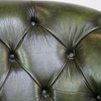 Donkergroene In Goede Staat Verkerende Rundleren Engelse Chesterfield Fauteuil thumbnail 11