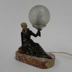Art Deco Bureaulamp Zittende Vrouw Met Bol thumbnail 2
