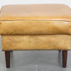 Comfortabele, Charmante, Licht Gekleurde Vintage Engelse Stijl Rundleren Oorfauteuil + Hocker thumbnail 14