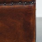Cognac-kleurige Schapenleren Hocker Met Siernagels thumbnail 11