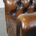 Luxe, Klassieke En Mooie Rundleren Engelse Chesterfield Fauteuil In Goede Staat thumbnail 12