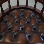 Donkerbruine In Hoogte Verstelbare Rundleren En Houten Chesterfield Bureaustoel Op Wieltjes thumbnail 6