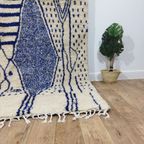 Handgeweven Marokkaanse Berber Tapijt - Blauw En Wit Abstract Geometrisch Design (264X150 Cm) thumbnail 14