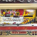 Radio En Cassettespeler In De Vorm Van Vintage Speelautomaat thumbnail 9