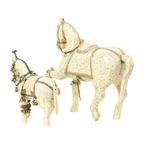 Koppel Decoratieve Houten Paarden Bedekt Met Been Mozaïek Verzilverd thumbnail 10