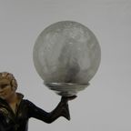Art Deco Bureaulamp Zittende Vrouw Met Bol thumbnail 12