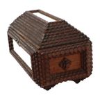 Antieke Tramp Art Doos Met Spiegels Folk Art Verzamelobject thumbnail 6