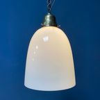 Hoge Opaline Glazen Hanglamp Met Messing Armatuur thumbnail 11