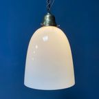 Hoge Opaline Glazen Hanglamp Met Messing Armatuur thumbnail 11