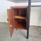 Vintage Houten Bureau Met Zwevend Blad En Zwart Frame thumbnail 11