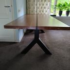 Massieve Notenhouten Tafel Met Stalen Poten thumbnail 4