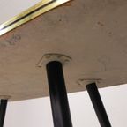 Vintage Salontafel Met Glazen Blad En Schuine Poten, Jaren 50 thumbnail 16