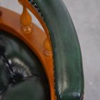 Groene Klassieke En Tijdloze Chesterfield Bureaustoel Gemaakt Van Rundleer Op Wieltjes thumbnail 9