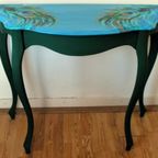 Een Hoge Side Table Groen Met Blauw, Tafel Met Pauwenveren thumbnail 3