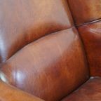 Grote Karaktervolle En Tijdloze Schapenleren Oorfauteuil Met Een Luxe Afwerking thumbnail 4