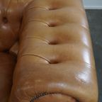 Lichtbruine/ Crème Kleurige Rundleren Engelse Ruime 2.5 Zits Chesterfield Bank thumbnail 10