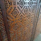 Grote Antieke Kast In Marokkaanse Stijl | Houten Gebeeldhouwde Kast thumbnail 7