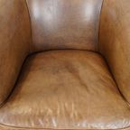 Charmante En Comfortabele Rundleren Clubfauteuil In Een Mooie Lichte Cognac Kleur thumbnail 7