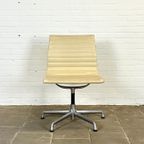 Herman Miller Ea 106 Draaibare Crème Leren Designstoel thumbnail 4