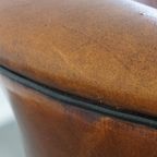 Sierlijke Schapenleren Oorfauteuil Met Zwarte Biezen En Klassieke Vormen thumbnail 15