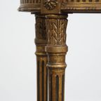 Antieke Franse Ronde Goudkleurige Brocante Bijzettafel Met Een Marmeren Blad thumbnail 8