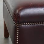 Set Van 2 Mooie En Comfortabele Bordeauxrode Rundleren Oorfauteuils + Hocker In Engelse Stijl thumbnail 27