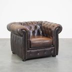 Karakteristieke, Statige Engelse Chesterfield Fauteuil Gemaakt Van Rundleer thumbnail 2