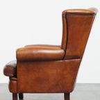 Sierlijke En Ruime Schapenleren Oorfauteuil Met Warme Kleuren thumbnail 5