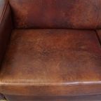 Mooie En Comfortabele Schapenleren Art Deco Design 2 Zits Bank Met Houten Details thumbnail 6