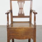 Prachtige Antieke Engelse 18e Eeuwse Eikenhouten Stoel Met Armleuningen En Een Mooi Ornament In D thumbnail 4