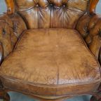 Charmante Antieke Barokke Schapenleren Chesterfield Fauteuil Met Een Mooi Patina thumbnail 11