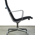 Design Vitra Draaifauteuil Model Ea 116 In Zwarte Stof thumbnail 5