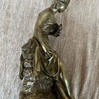 Antiek Bronzen Beeldje "Meisje Met Een Vogel". thumbnail 3