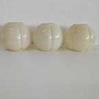 Antieke Art Deco Lampenkapjes Met Parelmoer Tint thumbnail 2