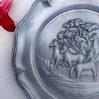 Vintage Tinnen Bord Met Paarden. 22 Cm. thumbnail 5