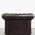 Imposante, Engelse Rundleren Chesterfield Fauteuil Met Een Comfortabele Zit En Een Diepe Donkere thumbnail 4