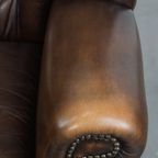 Grote En Stijlvolle, Donkerbruine Rundleren Chesterfield Oorfauteuil In Engelse Stijl thumbnail 5