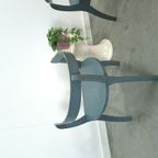 Oude Houten Blauwe Set Stoelen Met Bloemen Uit Zweden thumbnail 7