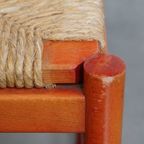 Leuke Set Van 3 Rode Vintage Houten Stoelen Uit De Jaren ’70 Met Een Gevlochten Rieten Zitting thumbnail 13