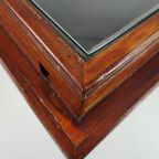 Eikenhouten Museumvitrinekast Uit De Jaren 40-50 – Horizontaal Gebogen Model thumbnail 17