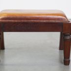 Unieke Schapenleren Hocker Met Mooie Details En Gecombineerd Met Hout thumbnail 3