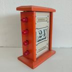 Eeuwigdurende Houten Tafel Kalender Oranje thumbnail 3