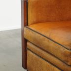 Schapenleren Art Deco Design Armchair Met Mooie Houten Details En Zwarte Biezen thumbnail 10