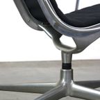 Design Vitra Draaifauteuil Model Ea 116 In Zwarte Stof thumbnail 12