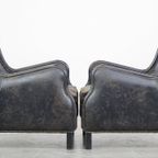 Set Van 2 Karaktervolle, Stoere Zwarte Rundleren Fauteuils Met Een Hoge Rug En Afgewerkt Met Sier thumbnail 3